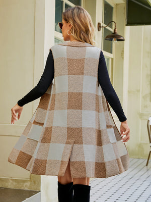 Geometric knit duster vest in tan and light grey plaid with collar and pockets.