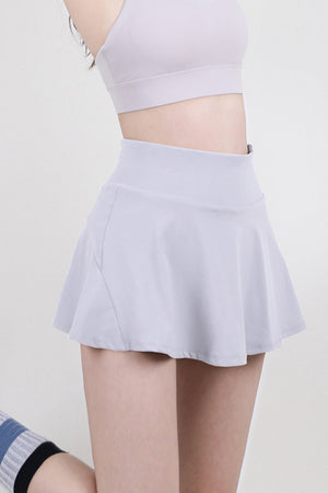 Sculpted flared skort in light purple with a high waist and breathable fabric.