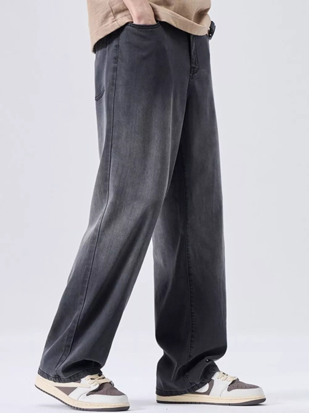 Relaxed vintage-washed men's sweatpants in soot grey with a loose fit.
