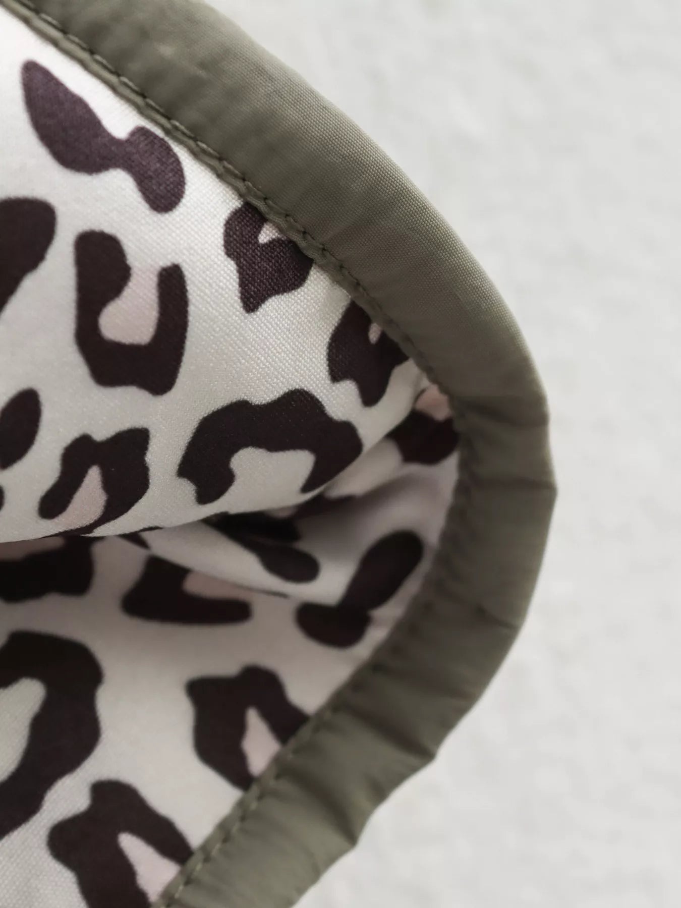 Lined quilted jacket in moss green with leopard print lining