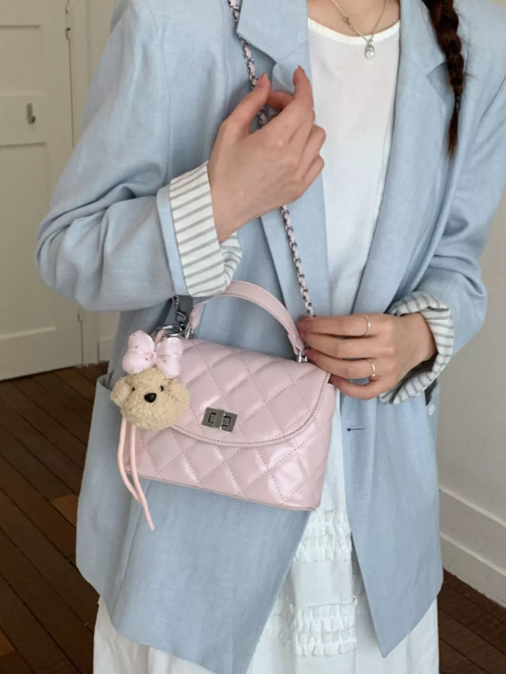 Quilted Chain Strap Crossbody Bag in Pink, side view