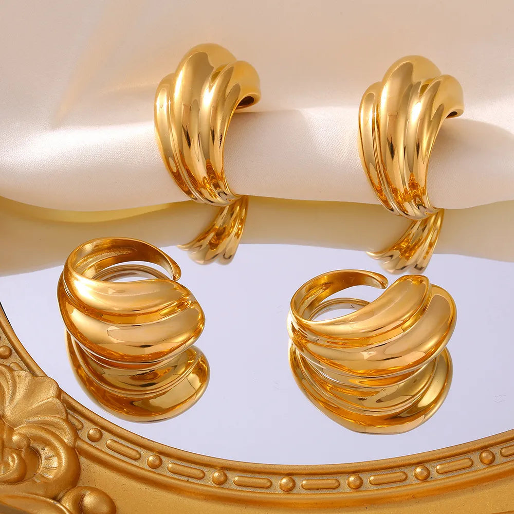 Sculpted gold ridge ring with layered detail, 18K gold-plated.