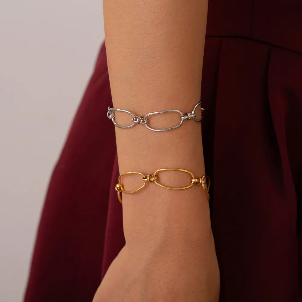 Elongated oval link bracelets in gold and silver, 18K gold-plated.