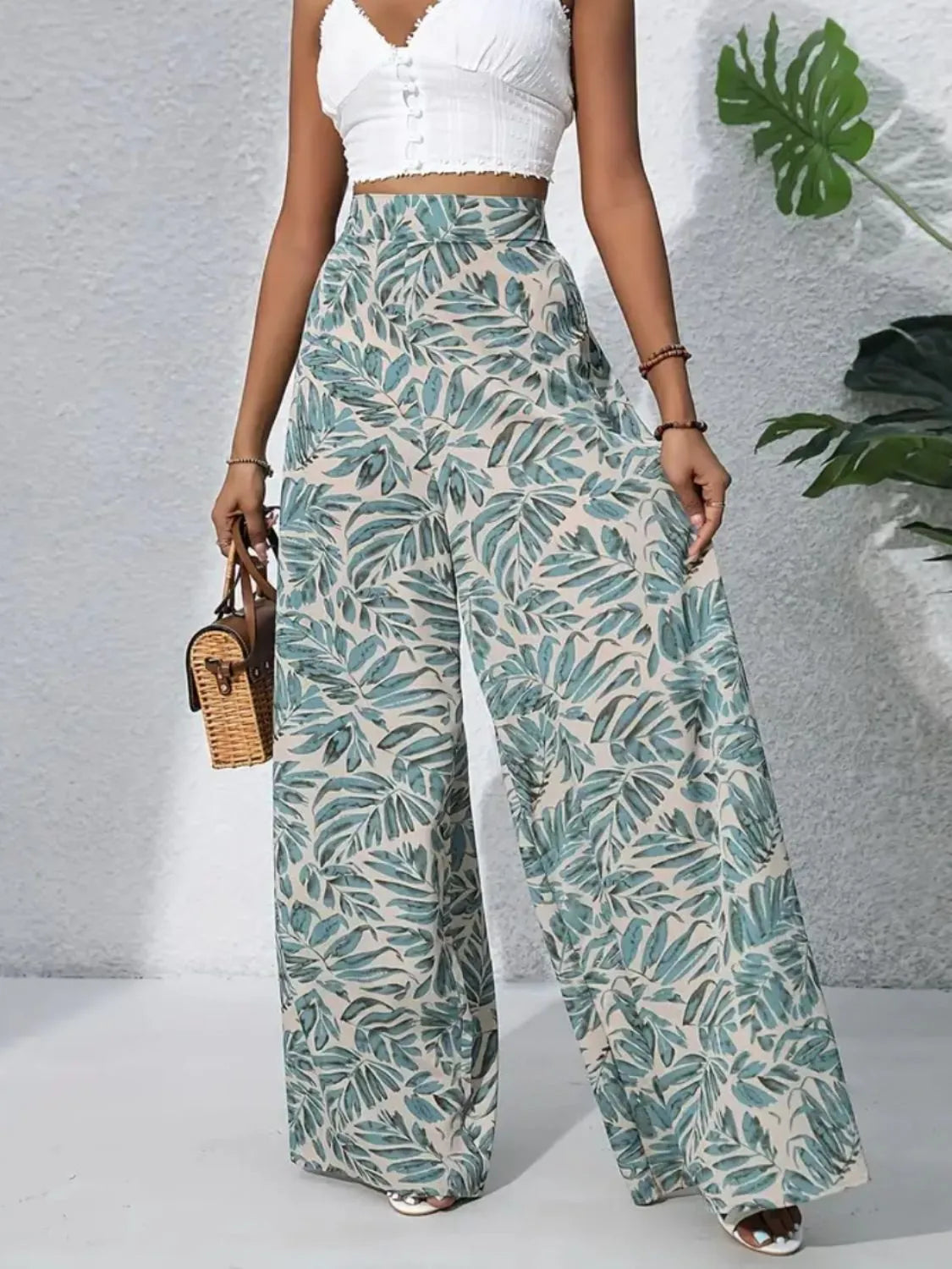 Tropical leaf print palazzo trousers in green and beige, 100% polyester, wide leg.