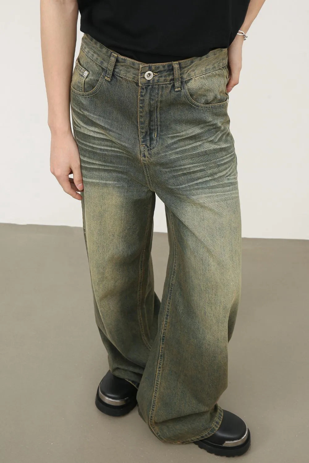 Vintage wash palazzo denim trousers in dark, featuring a relaxed fit and distressed details.