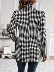 Houndstooth lapel collar blazer in plaid, with a tailored fit and long sleeves.