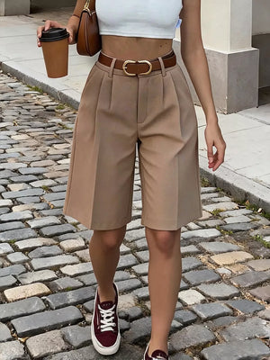 High-waisted Pleated Shorts in Khaki, close-up detail