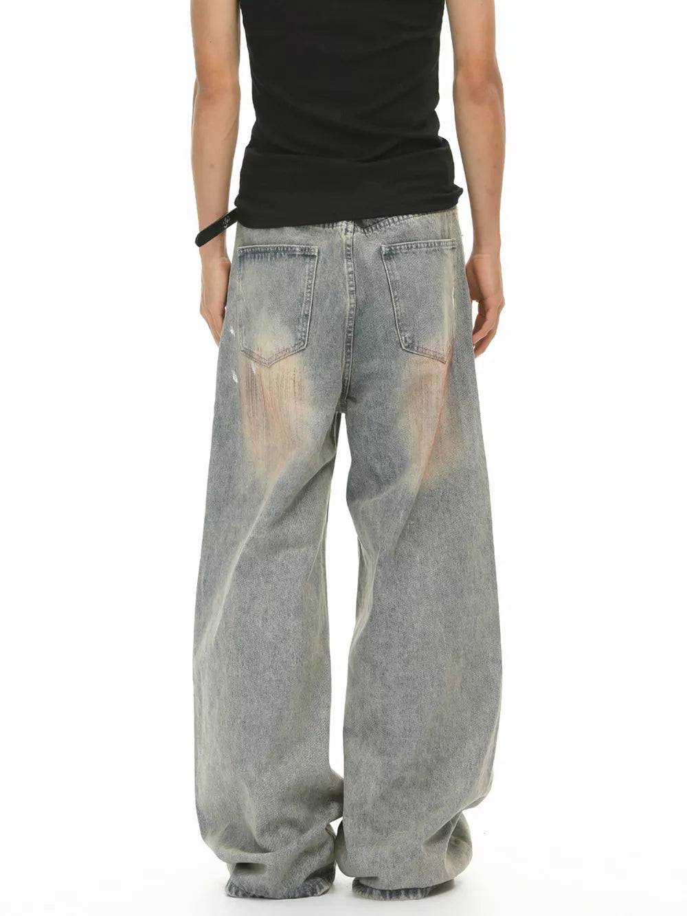 Relaxed fit vintage wash jeans in blue denim with distressed details and a baggy cut.