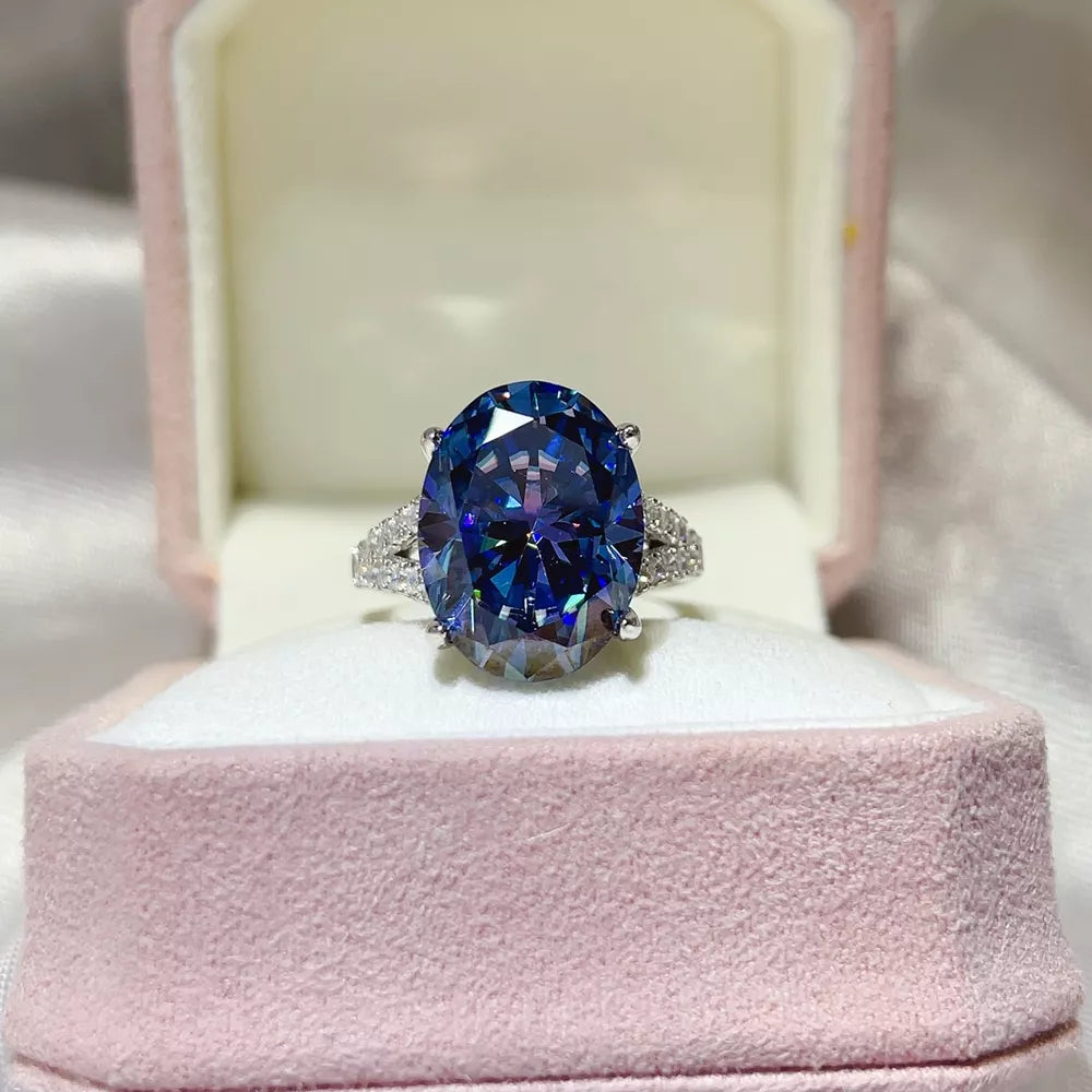 10 Carat Moissanite 925 Sterling Silver Ring in Blue, close-up detail