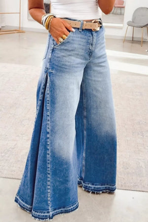 Side Seam Gathering Flare Leg Jeans, model styling view