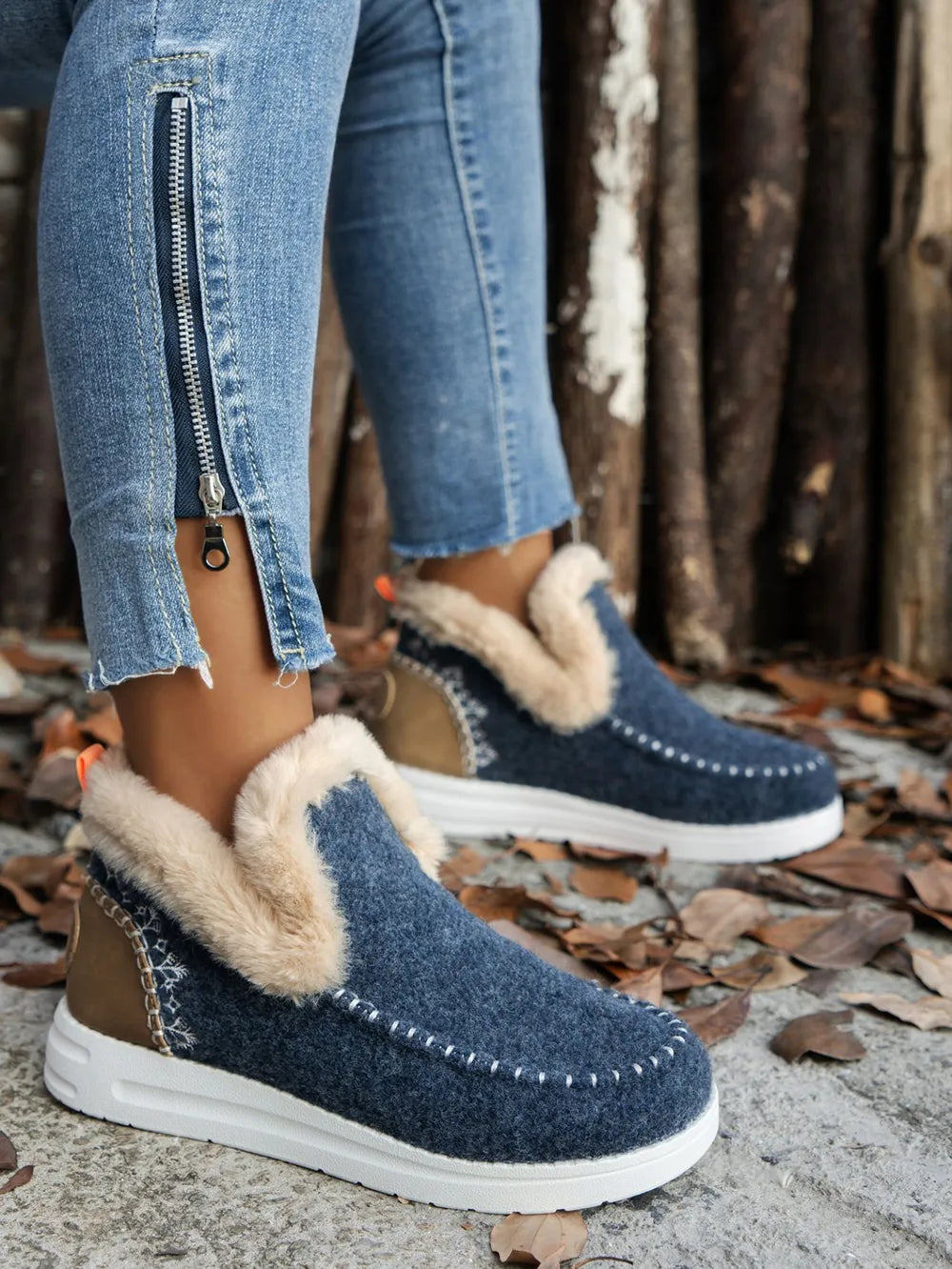 Felted slippers in navy with faux shearling trim and stitch detail.