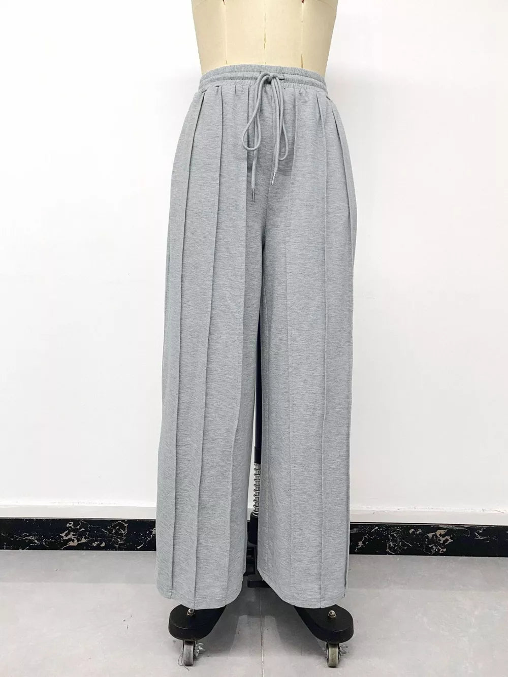 Drawstring Wide-leg Sweatpants in Light Gray, fabric detail