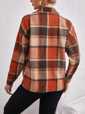 Oversized plaid shacket in ochre with button closure, long sleeves, and collar.