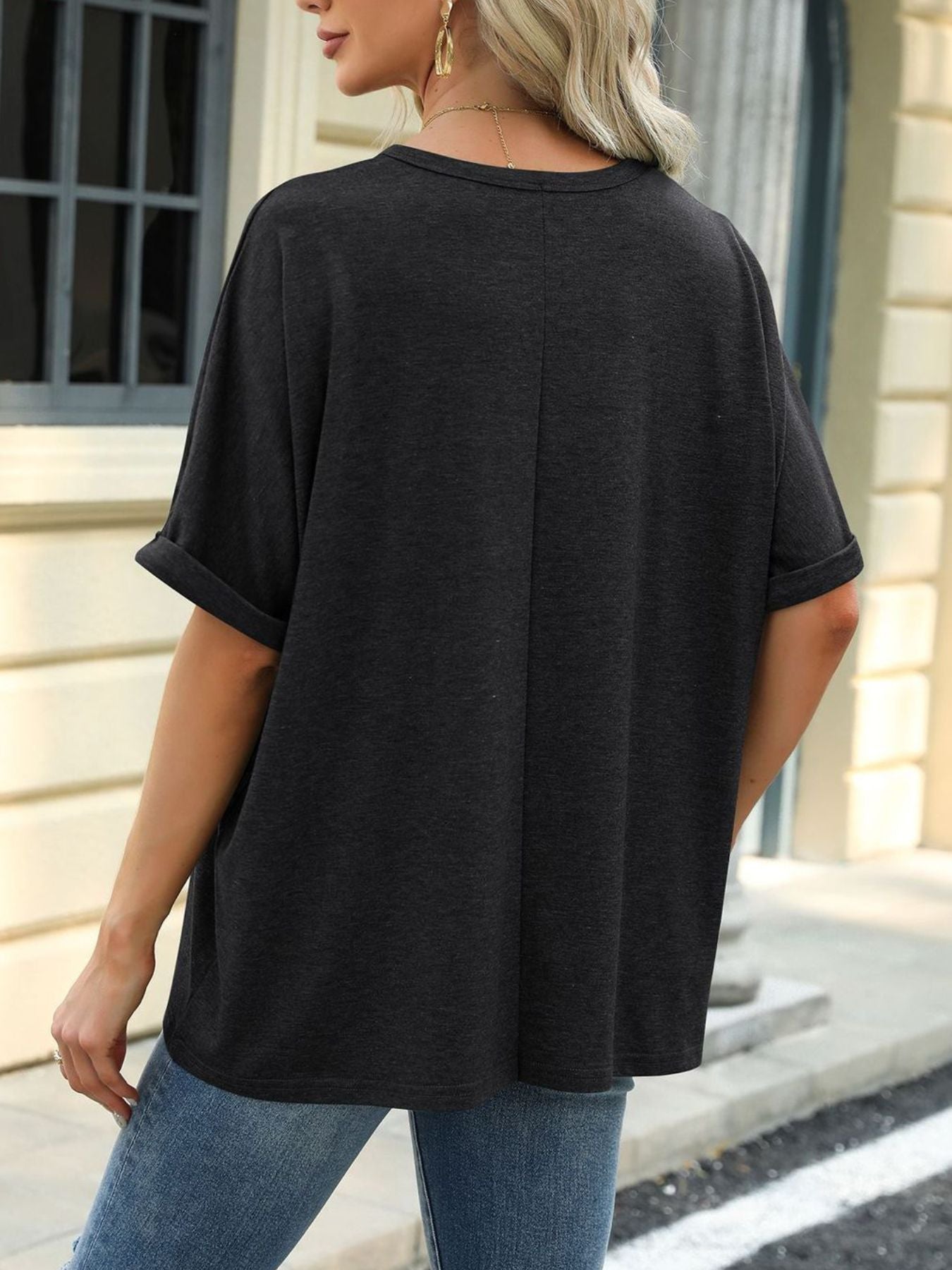 Relaxed fit crew neck t-shirt in gray with cuffed short sleeves and a casual, comfortable cut.