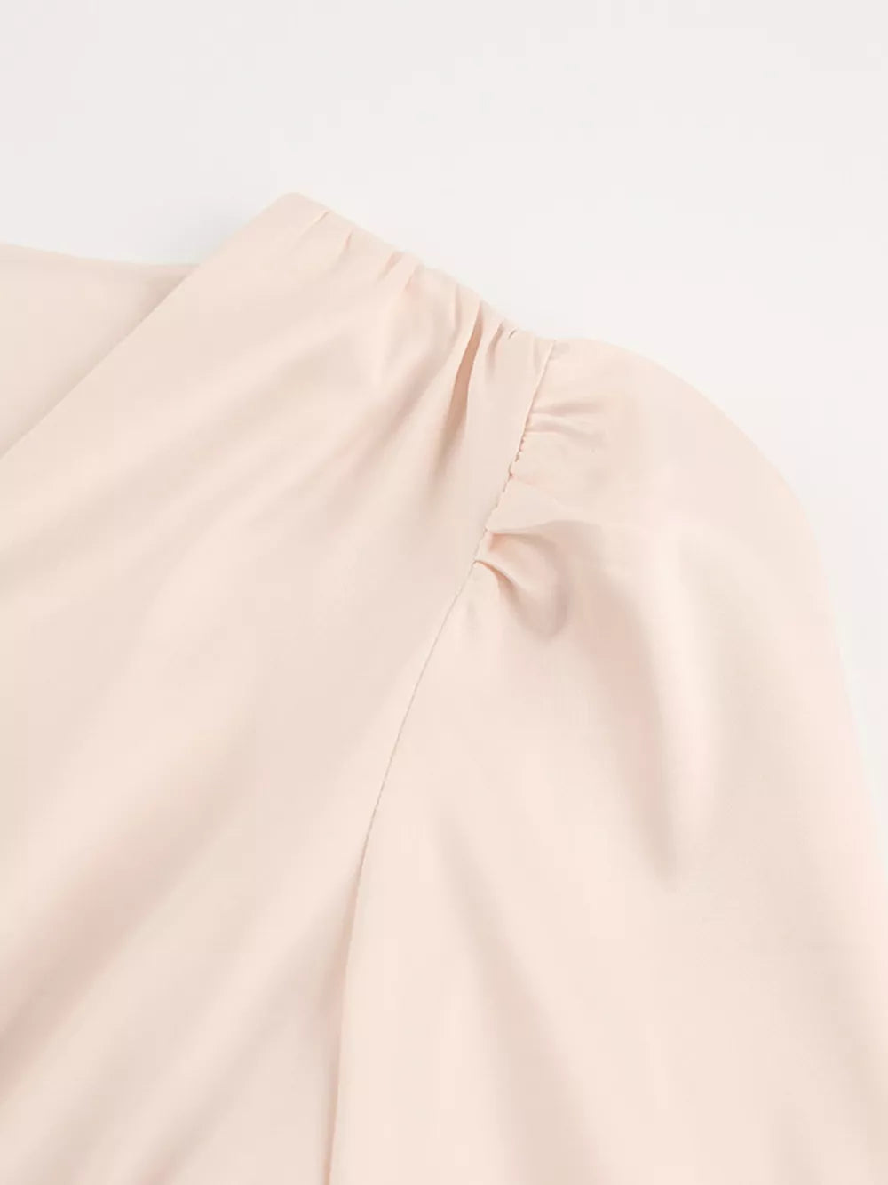Elegant V-neck Puff Sleeve Button-down Midi Dress in White, product detail