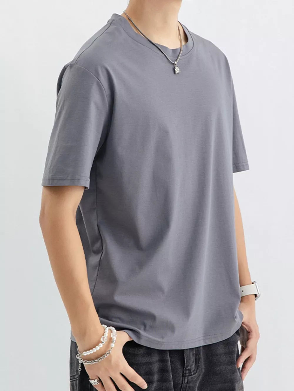 Men's light gray cotton crew neck t-shirt with short sleeves.
