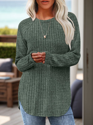 Moss ribbed sweater with raglan sleeves and asymmetric hem.