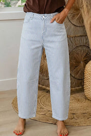 Chic striped barrel jeans in blue and white denim with a relaxed fit and ankle length.