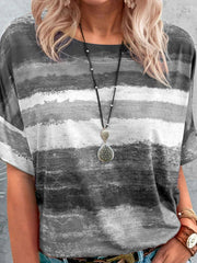 Casual t-shirt with brushstroke stripes in grey and white, crew neck, short sleeves.