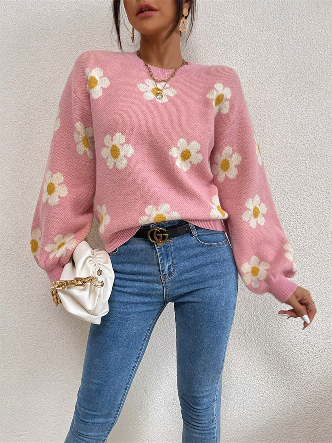 Pink knit sweater with daisy print and puff sleeves, crew neck, casual style