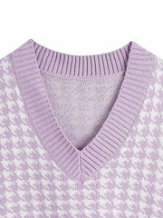 Houndstooth knit v-neck tank top in lavender and white with ribbed trim.