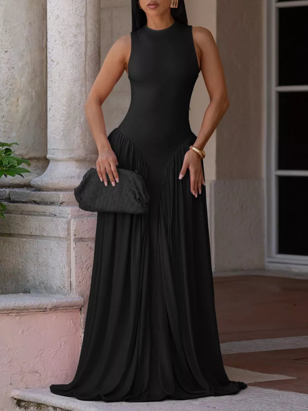 Sleeveless O-neck Maxi Dress in Pink, close-up detail