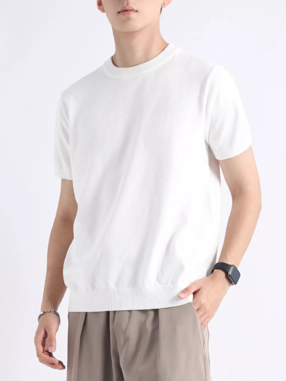 White knitted men's t-shirt with crew neck and short sleeves