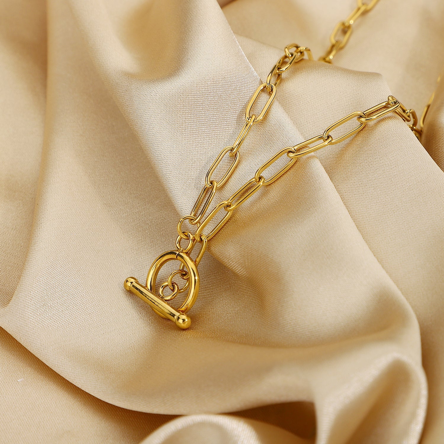 Gold-tone chain necklace with toggle clasp, 18k gold-plated