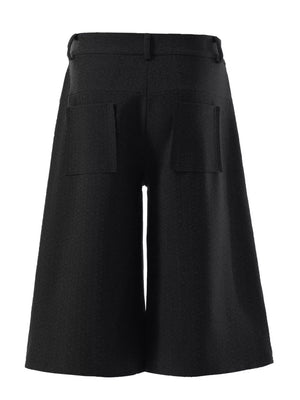 Men's Wide Leg Capris in Black, fit detail