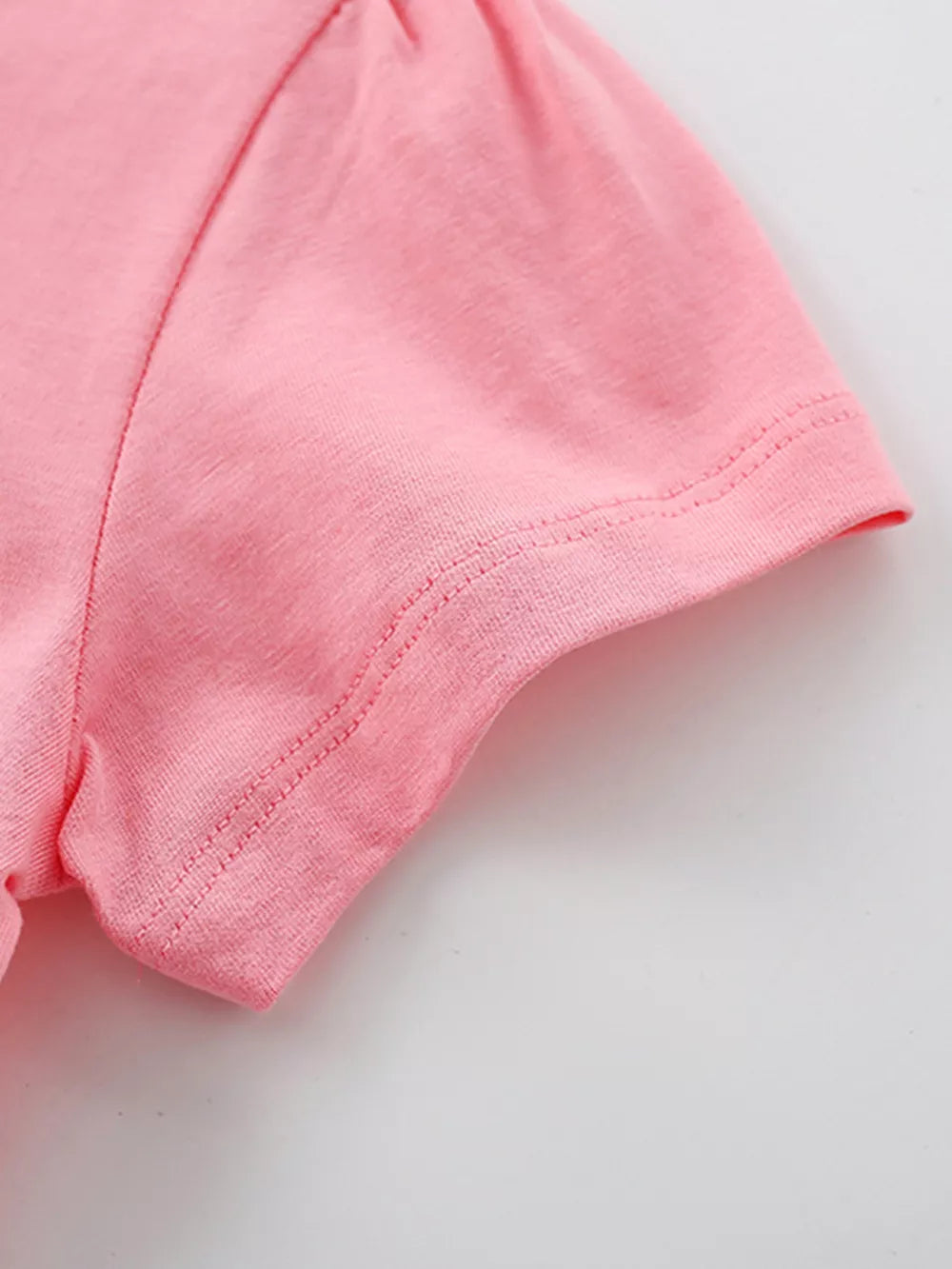 Pink cotton t-shirt with short sleeves and detailed stitching.