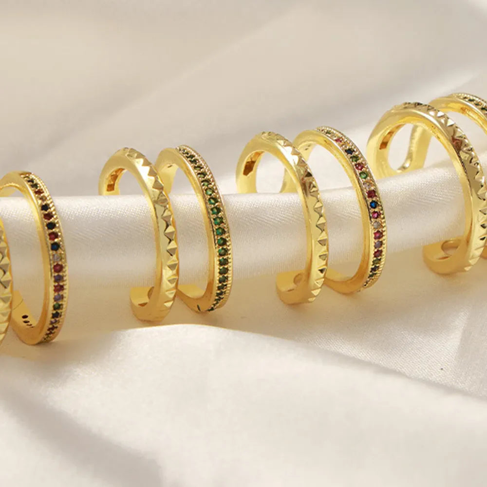 Double band rings with pavé multicolor and dark green stones, gold tone copper.