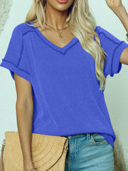 Blue ribbed V-neck t-shirt with contrast stitching and short sleeves
