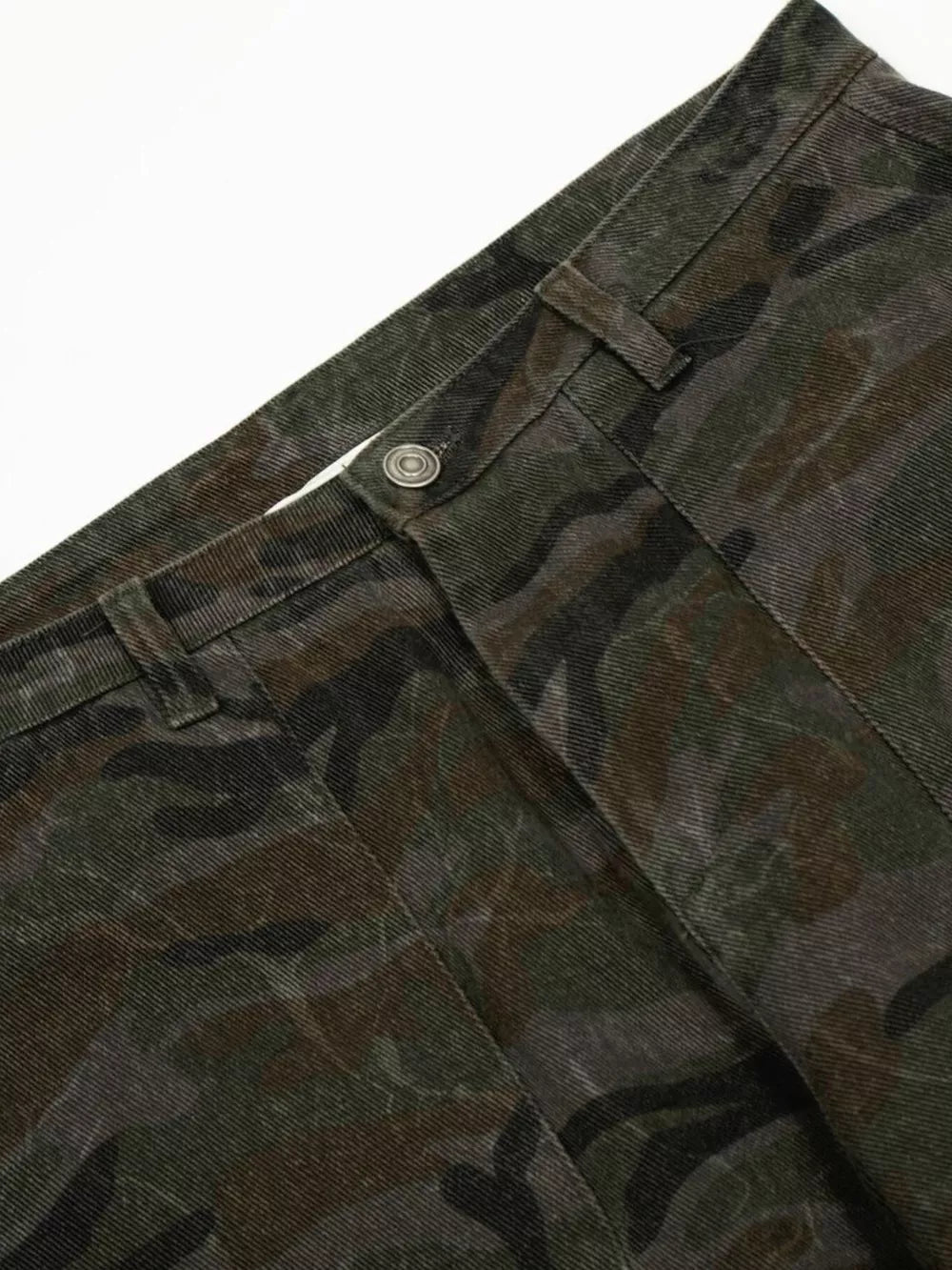 Men's Camouflage Cargo Pants in Green Camouflage, close-up detail