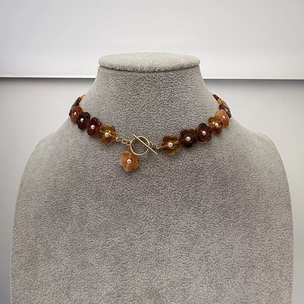 Retro Resin Flower Charm 18k Gold-plated Necklace in Yx1350/gold, editorial view