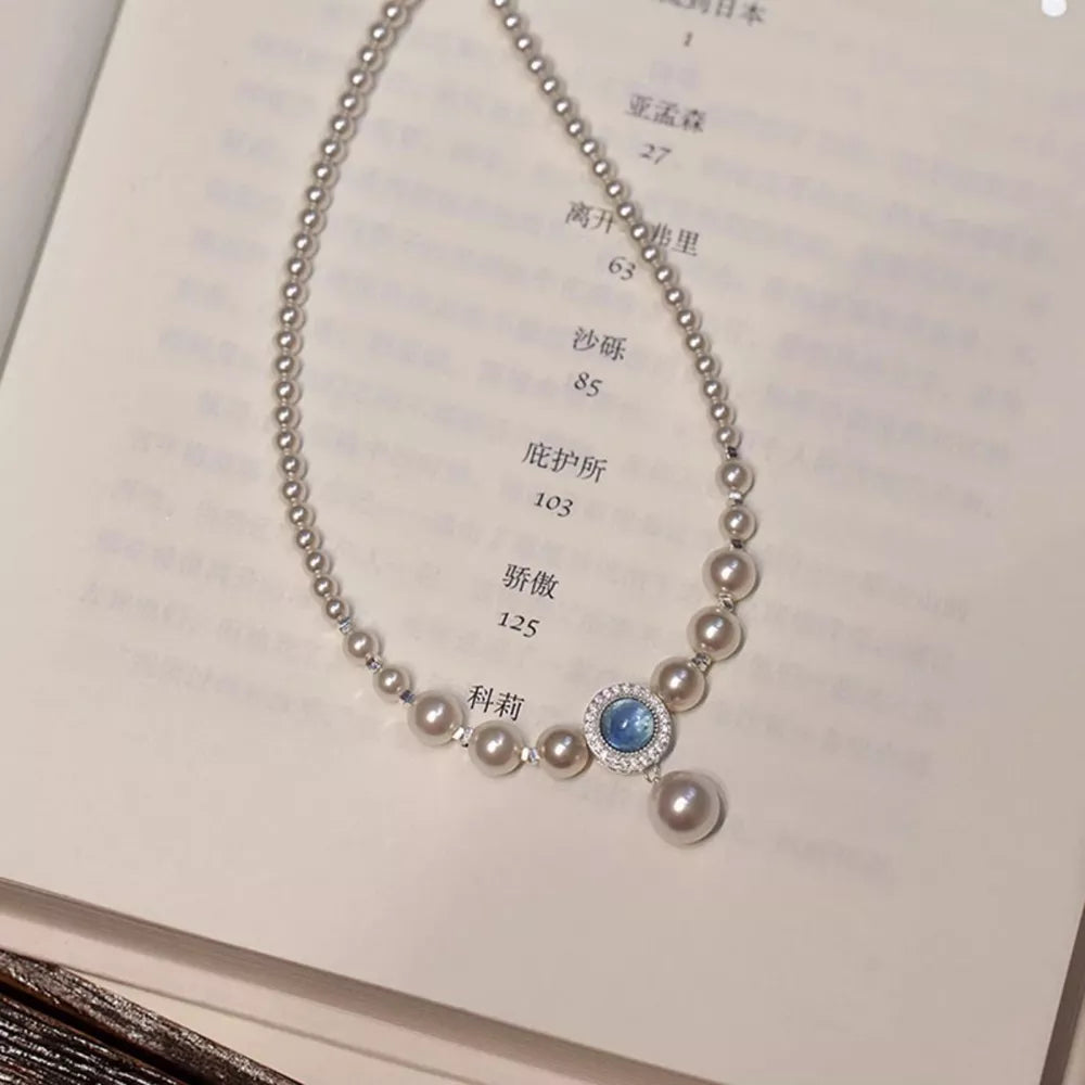 Luminous pearl choker with blue stone pendant and 925 silver chain.