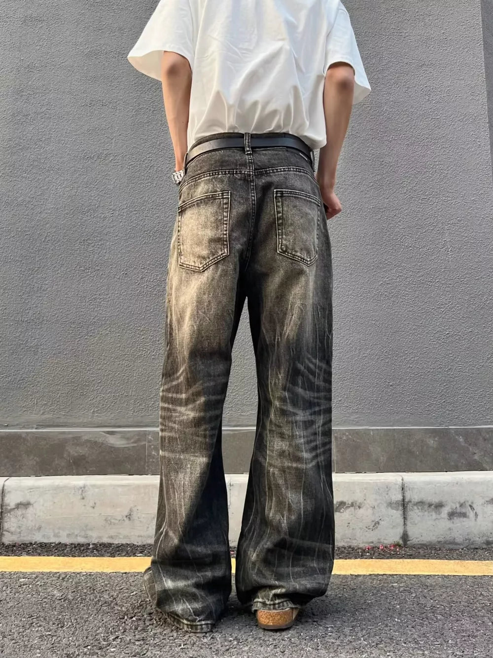 Men's vintage wash wide-leg jeans in relaxed fit, featuring distressed details and a comfortable cotton fabric.