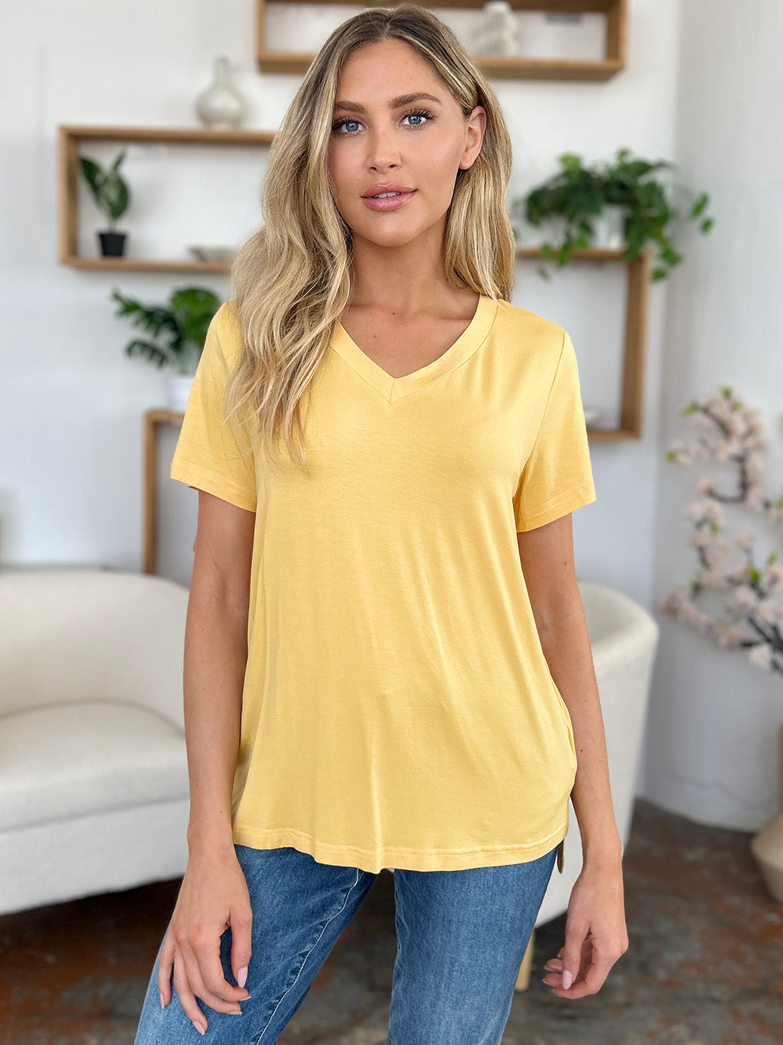Yellow bamboo v-neck t-shirt with short sleeves and asymmetric hemline
