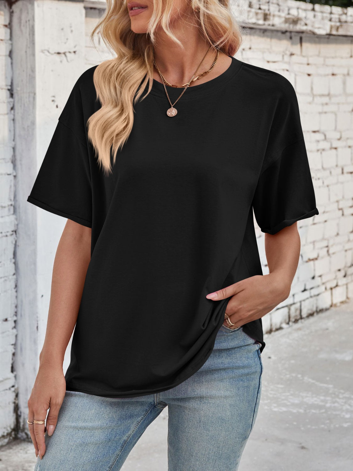 Black oversized cotton tee with seam details and crew neck.