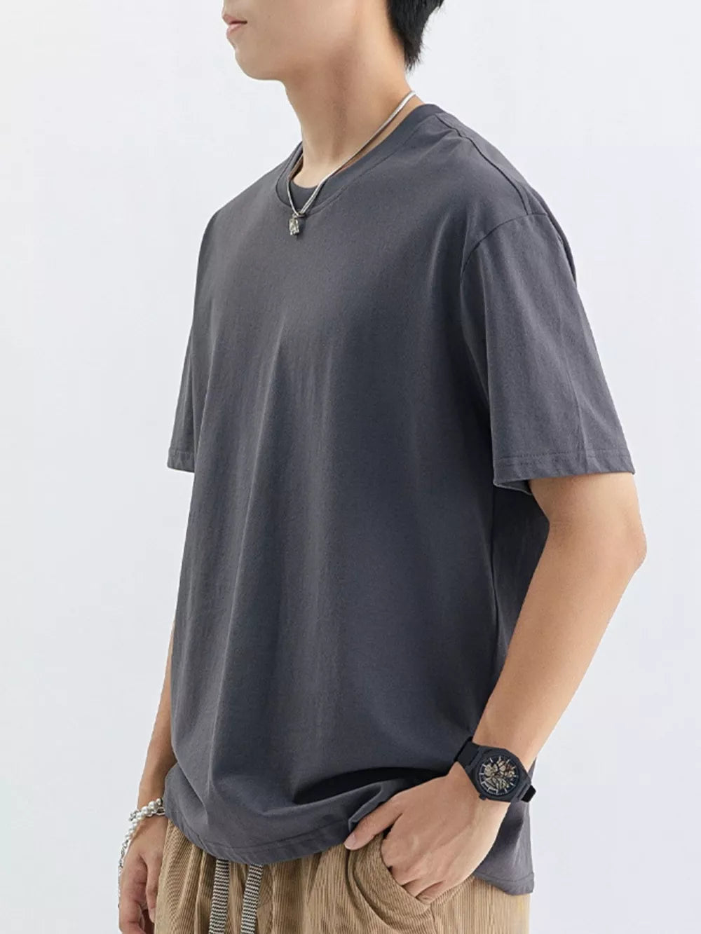 Men's dark gray cotton crew neck t-shirt, short sleeves, relaxed fit.