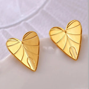 Gold heartleaf stud earrings with leaf vein detail