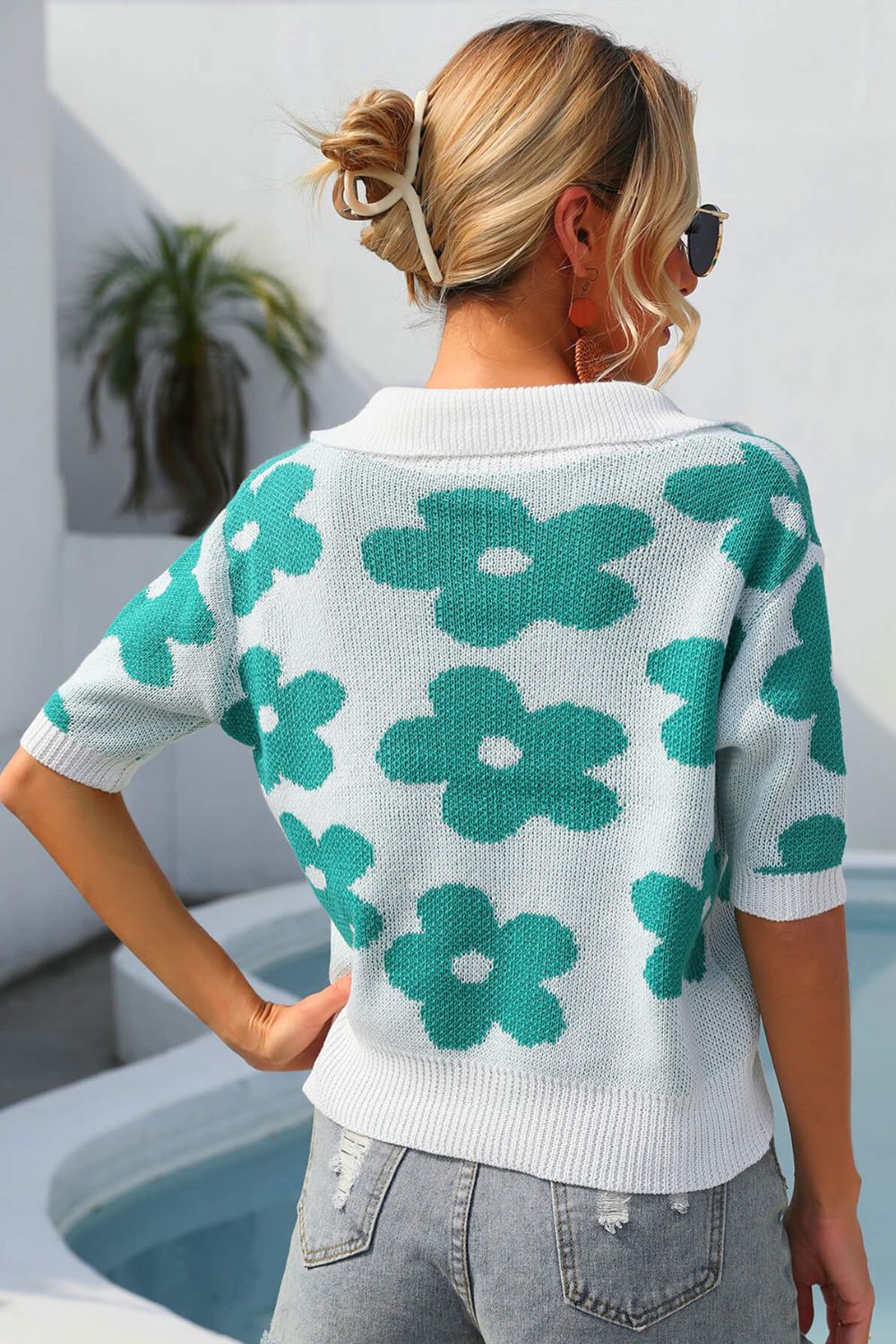 Floral knit polo with contrast collar in turquoise and white, short sleeves, relaxed fit.