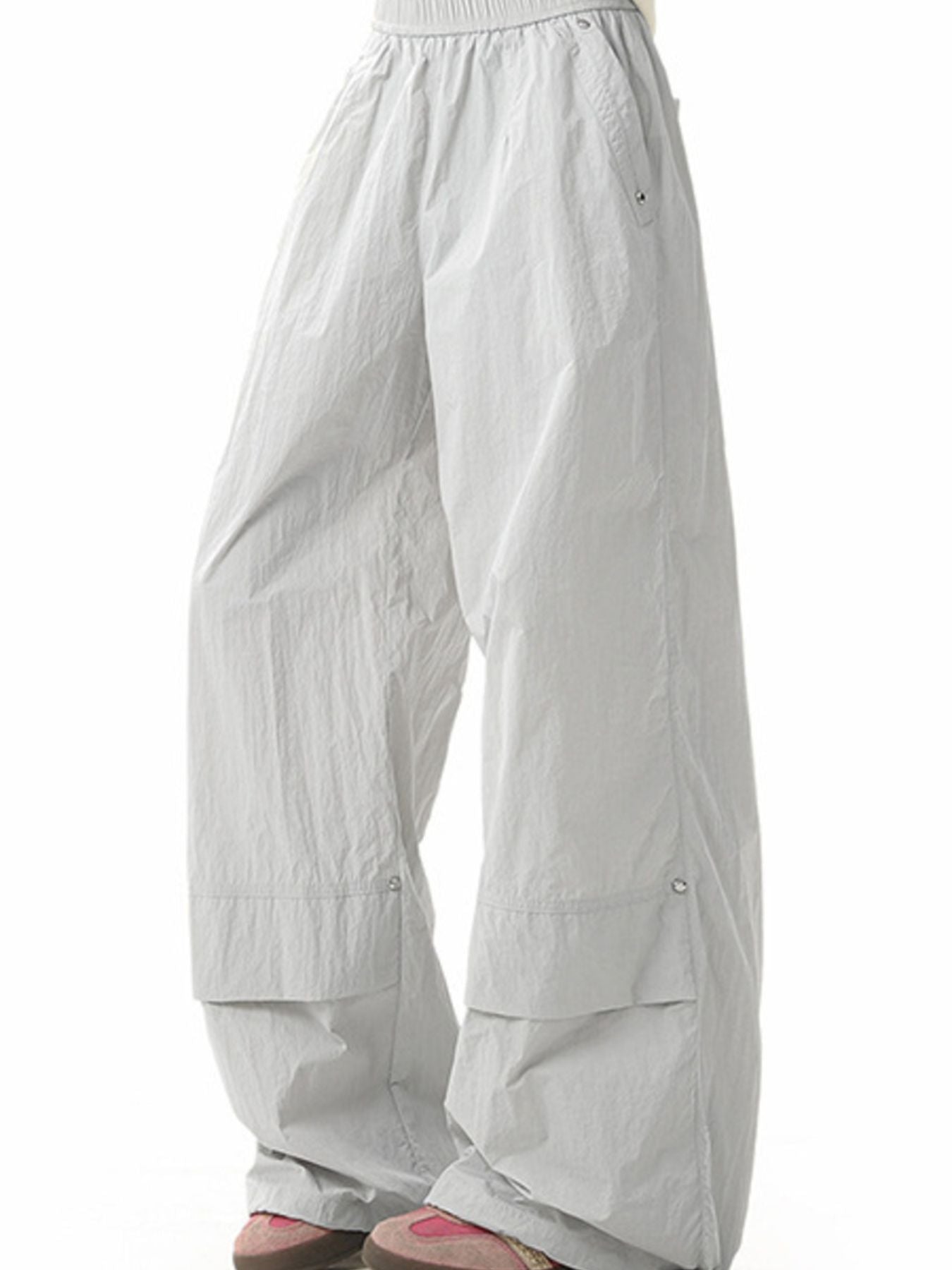Men's light gray lightweight cargo pants with elastic waist and flap pockets.