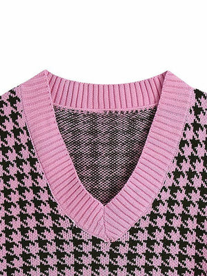 Houndstooth knit v-neck tank top in pink purple with a ribbed collar and trim