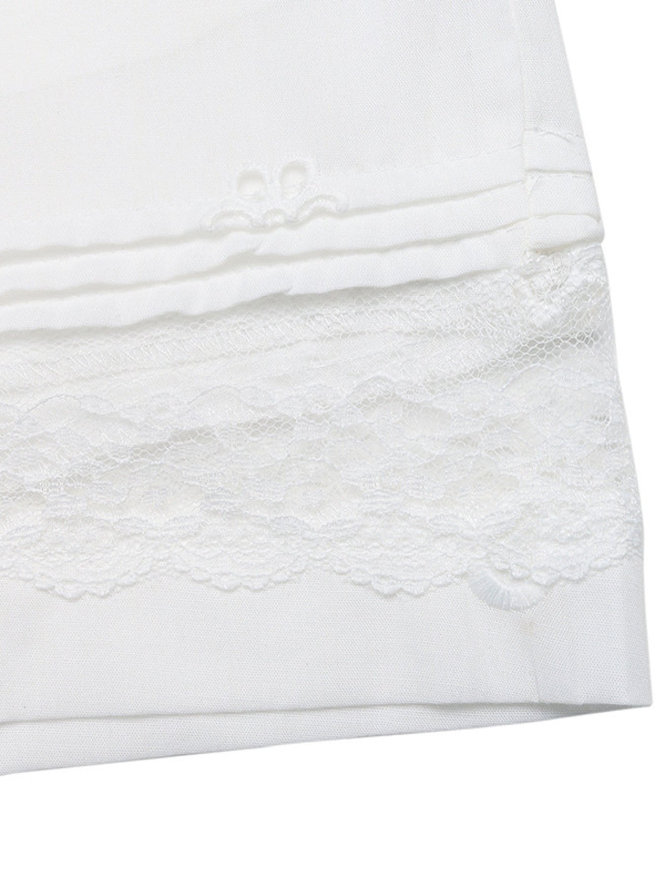 White embroidered lace trim pocketed shorts with pintuck detail.