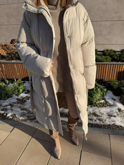 Chic padded trench coat in ivory white with tie-belt and button closure.