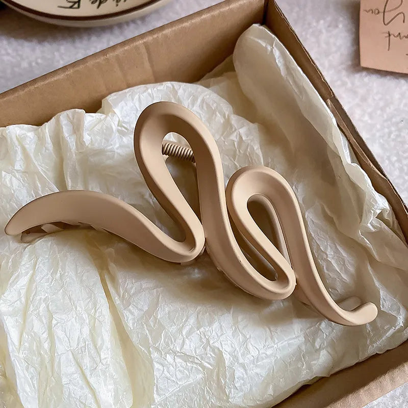 Sculptural hair claw in Tan, acrylic serpentine design hair accessory