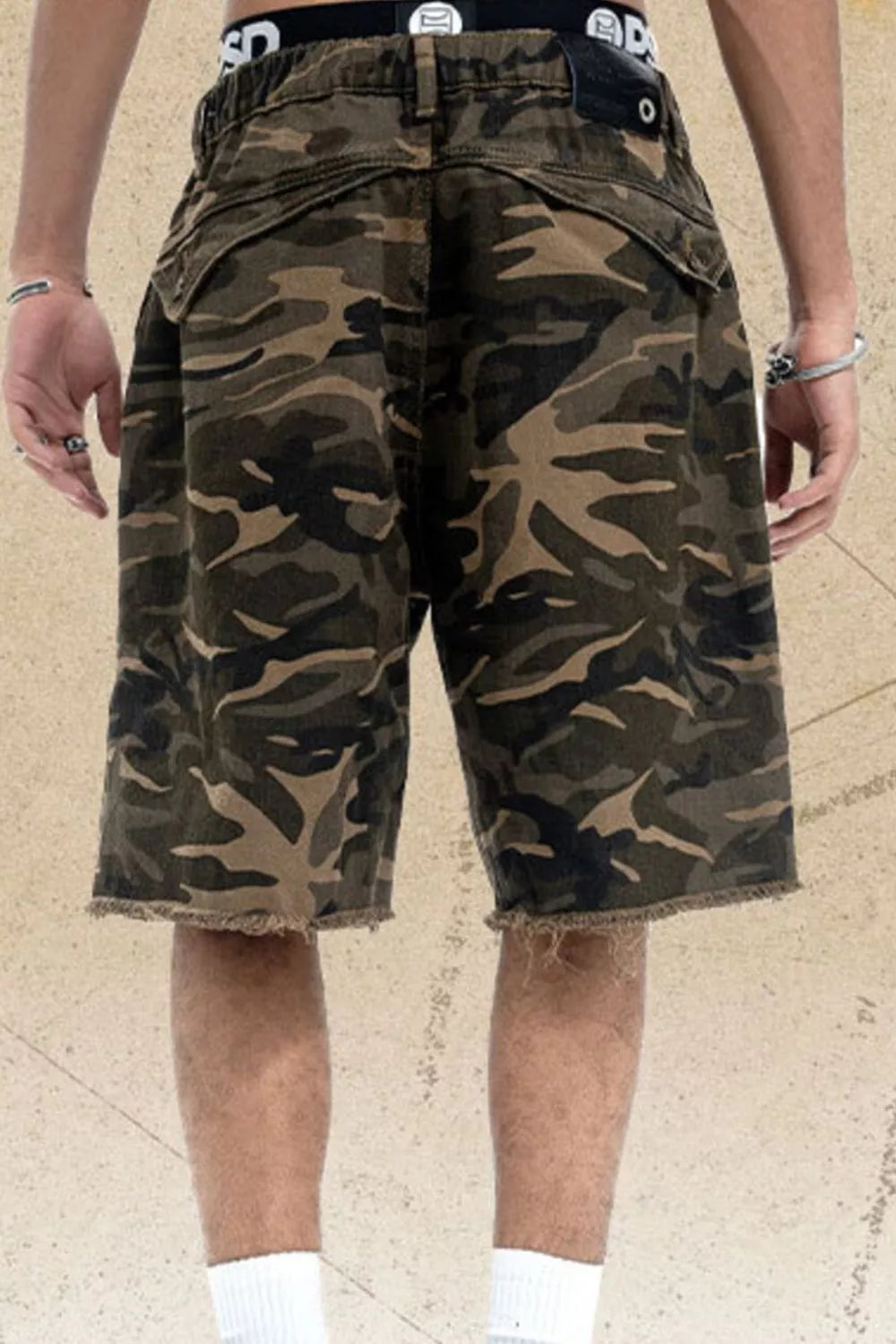 Men's Raw Hem Relaxed Fit Shorts, model styling view