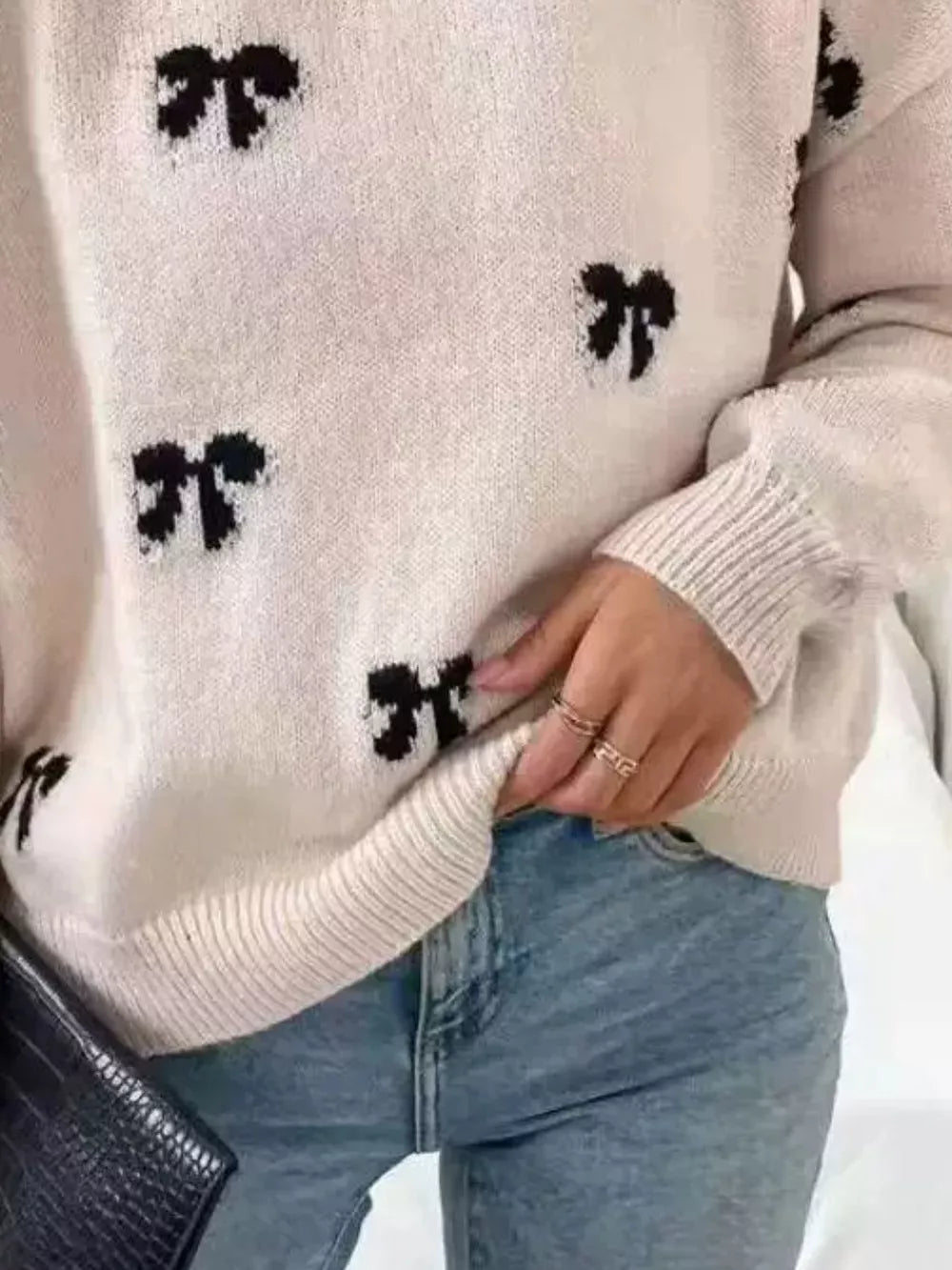 classic pullover sweater in cream with crew neck