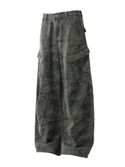 Green camouflage cargo pants in 100% cotton with baggy fit and button fly.