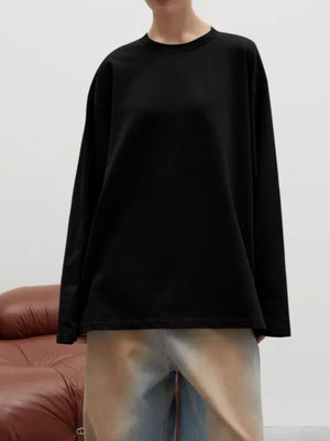 Oversized black crewneck sweatshirt with voluminous long sleeves and a relaxed fit.